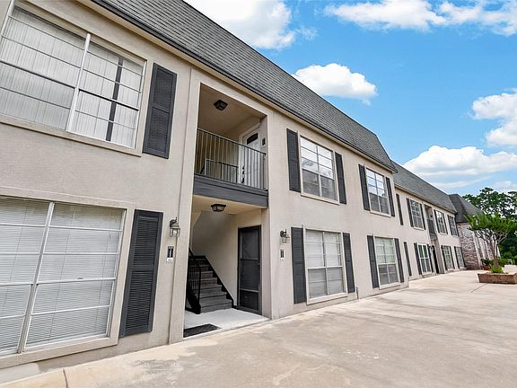 3rd image of 1800 Stoney Brook Dr #30