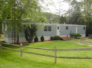 59 W Pickerel Lake Dr, Newaygo, MI 49337