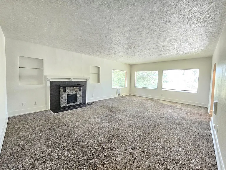 819 W 11th Ave — Photo 5