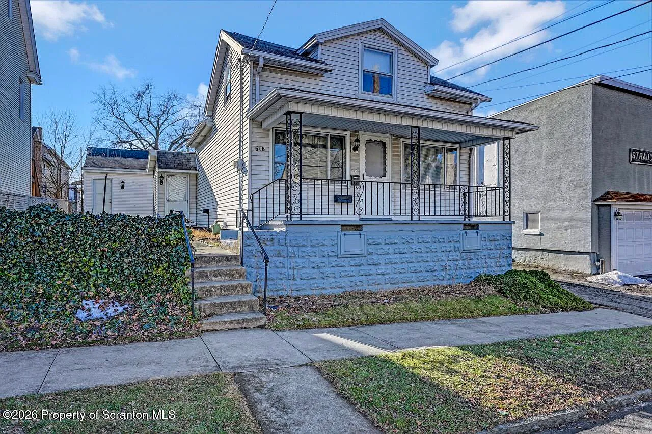 616 Birch St photo 1