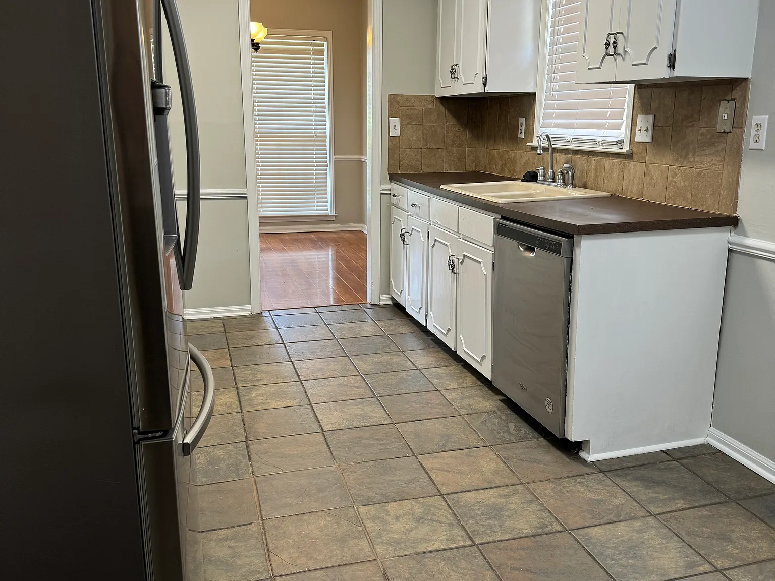 4104 Surrey Ln — Photo 3