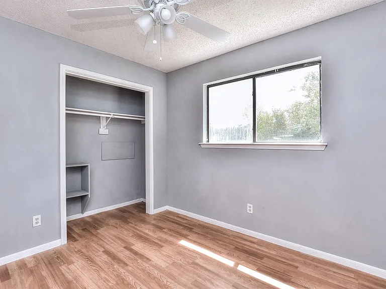 1202 Southwalk St — Photo 23