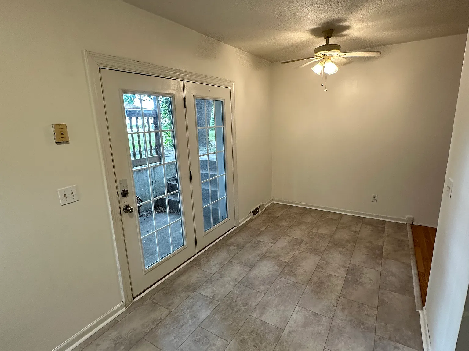 3 bed, 1040 sqft, $1,275 — Photo 3