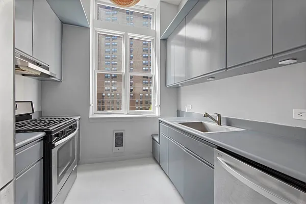 Rented by Tabak Real Estate | media 25