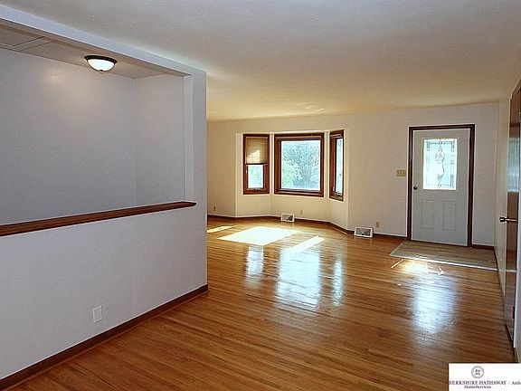 5th image of 614 S 113th Ave
