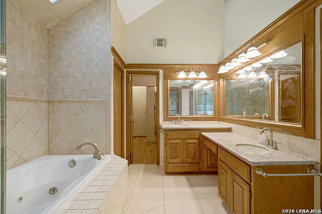19318 Strauss — Photo 12