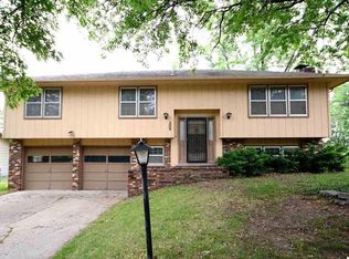 3009 Rimrock Dr, Lawrence, KS 66047