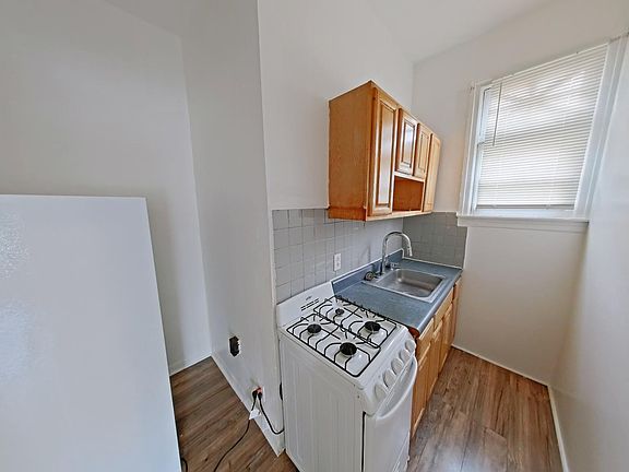 2nd image of 4106 Old York Rd #1F