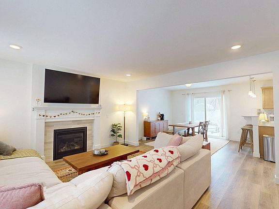 2nd image of 803 Parkwood Dr