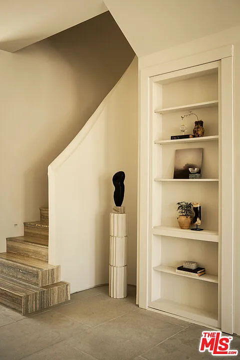 4 bed, 4.0 bath, 3800 sqft, $23,500 — Photo 2