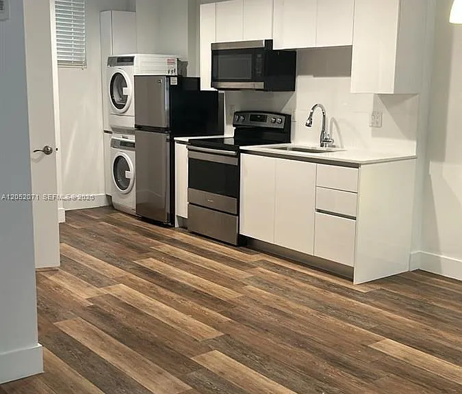 141 NW 16th Ave #5 — Photo 5