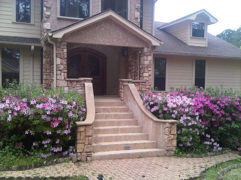 1st image of 225 Lakeview Cir