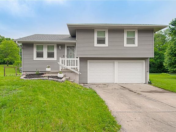 2nd image of 1452 Park Ln