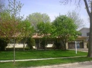 1782 Country Knoll Ln, Elgin, IL 60123
