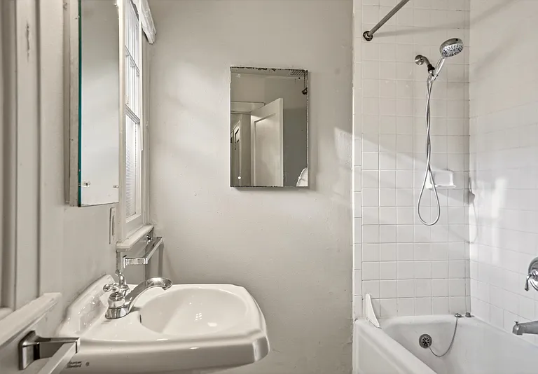 808 E Mission Ave — Photo 20