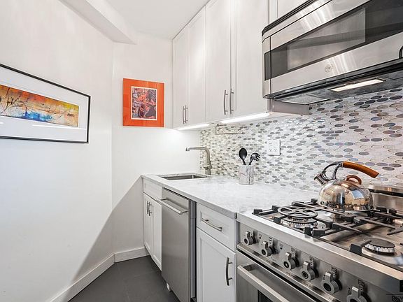 4th image of 14 Horatio St APT 15A