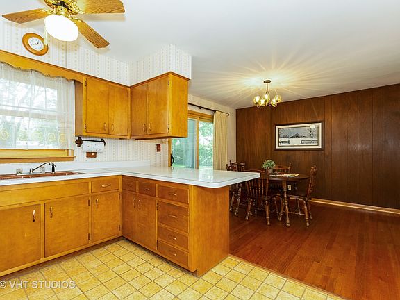 4th image of 1495 Amber Ln