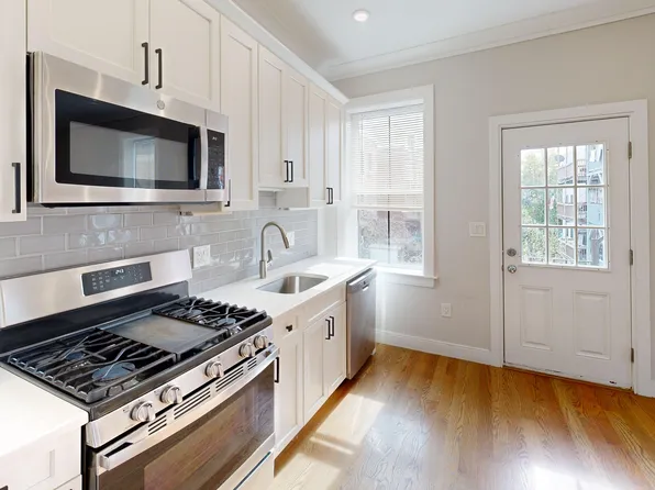 193 Porter St #4, Boston, MA 02128