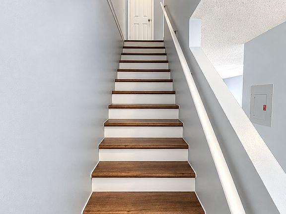 5th image of 205 Eden Ln