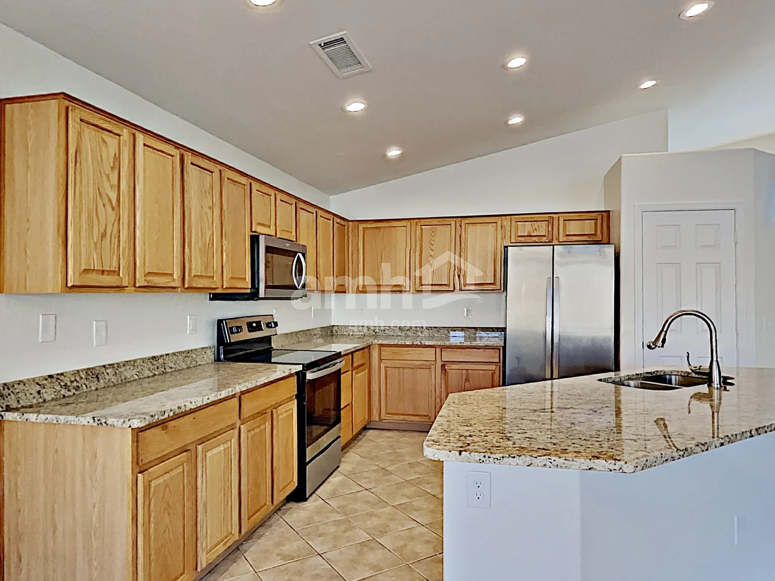 3 bed, 2.0 bath, 1774 sqft, $2,210 — Photo 3