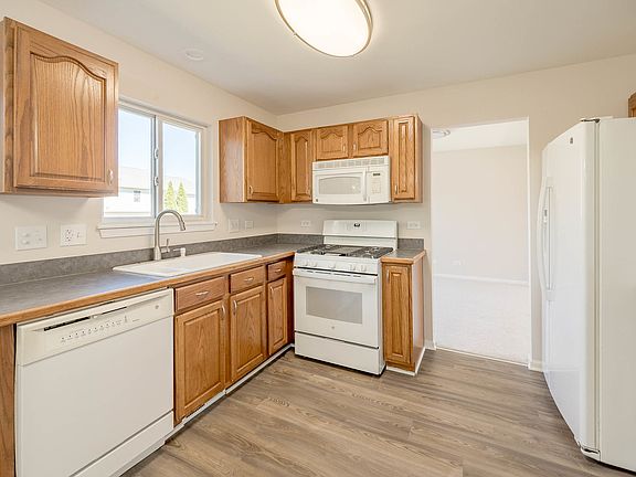 4th image of 9915 Bedford Dr