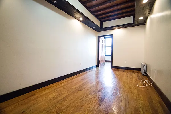 Rented by Nooklyn NYC LLC | media 31