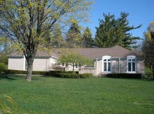 1571 Ashover Dr, Bloomfield Hills, MI 48304