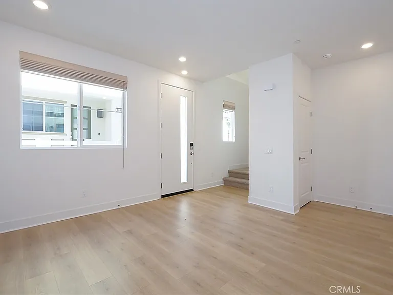 1645 W Hornet Dr — Photo 3