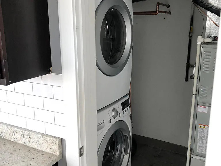 2059 W 19th St #2R — Photo 5