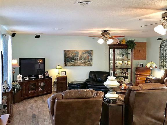 4th image of 103 Clausen Dr