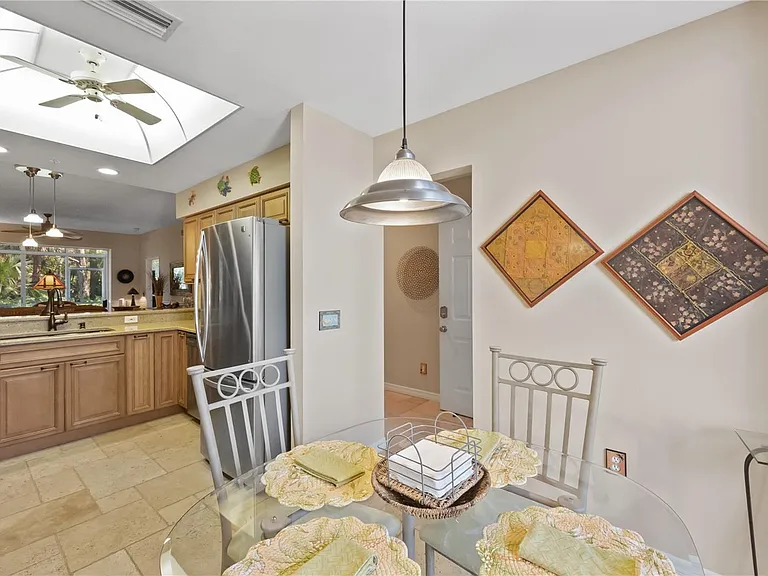 9611 Castle Point Dr #915 — Photo 5