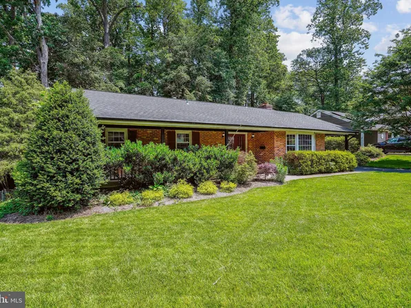 8210 Briar Creek Dr, Annandale, VA 22003