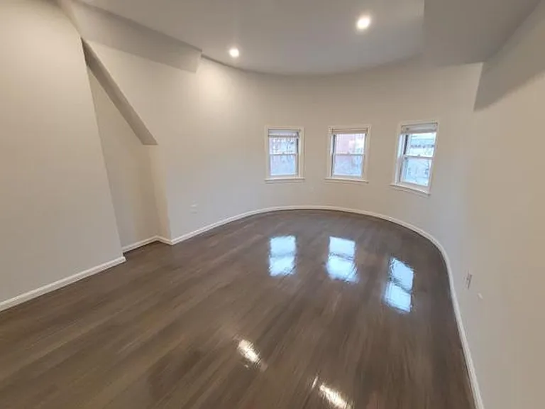 1402 Beacon St #4 — Photo 7