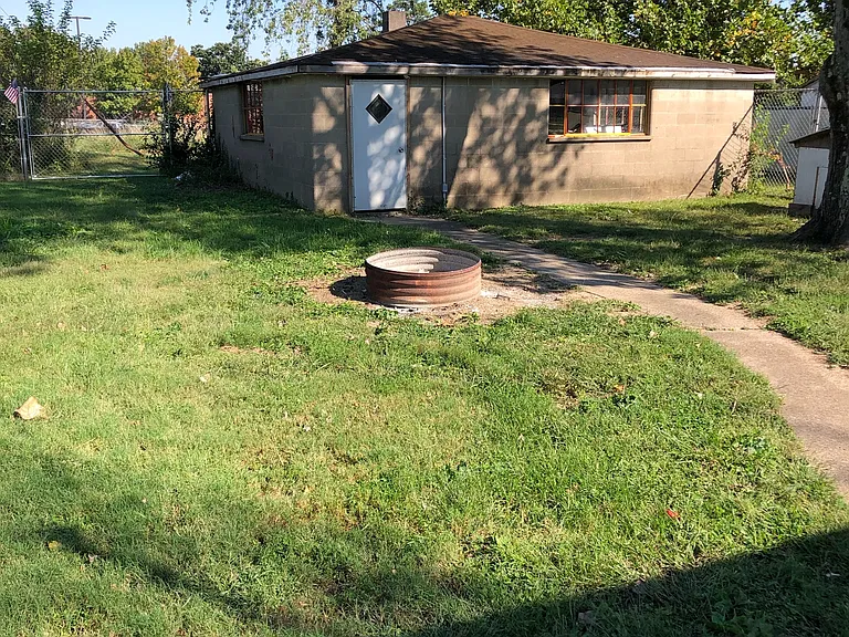 1203 Benton Ave — Photo 1
