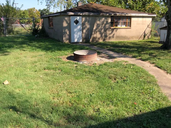 1203 Benton Ave, Johnston City, IL 62951