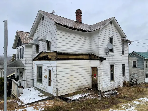 723 13th St, Franklin, PA 16323