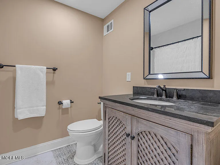 411 Trenton Blvd — Photo 14