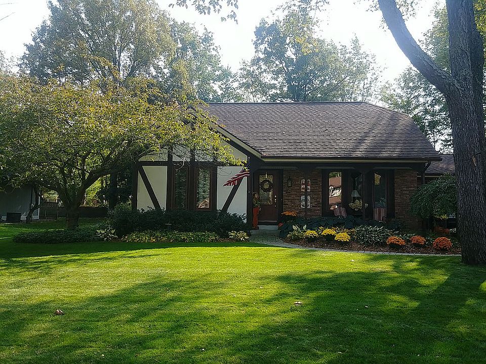 1st image of 372 Evergreen Dr
