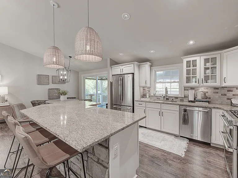 209 Cedar Dr — Photo 9