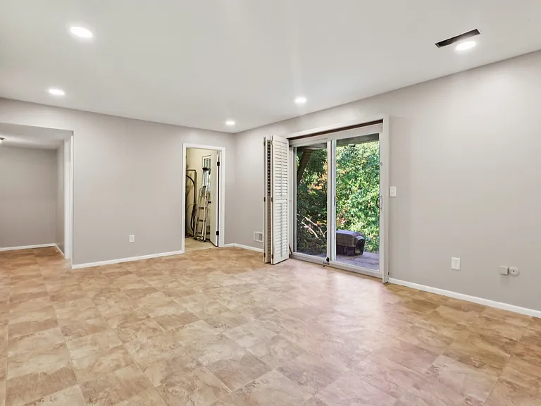 209 Greenbriar Ct — Photo 13