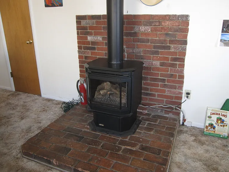 408 S Ash St — Photo 5