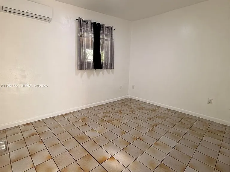 1037 SW 20th Ave #2 — Photo 6