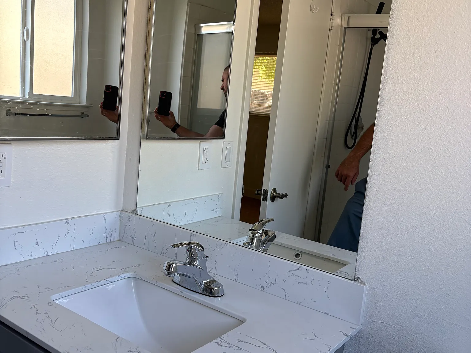 2 bed, 1050 sqft, $2,300 — Photo 2
