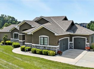 9649 Apple Blossom Ln, Parkville, MO 64152