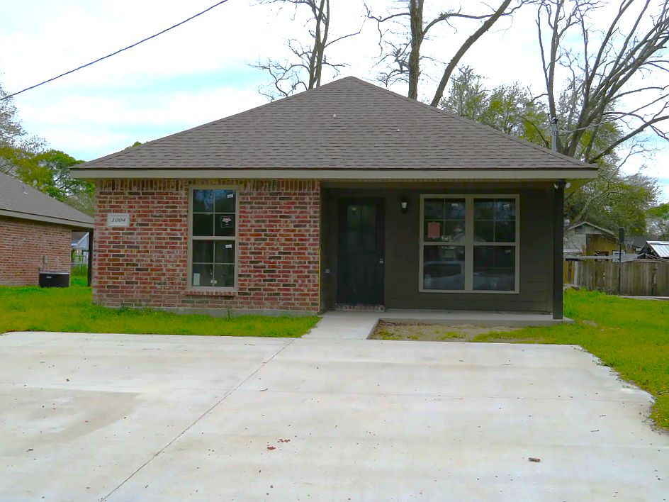 Front of 1004 Fall St, Lake Charles LA 70601 - offered by Halco Properties - Homes for Rent in Lake Charles
