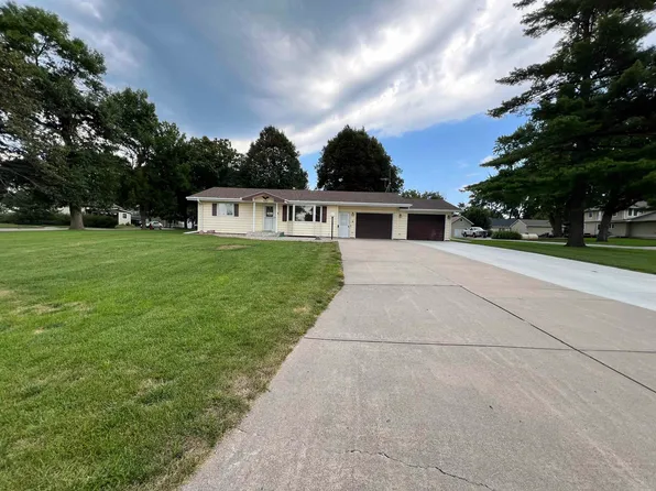 420 W Adams St, Brainard, NE 68626