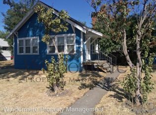 306 SW 1st St, College Place, WA 99324