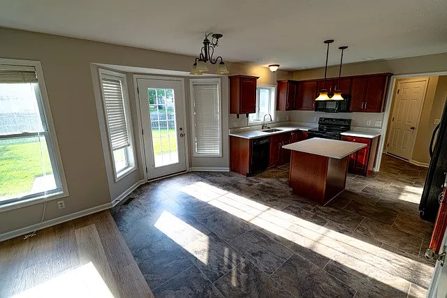 649 Kayloc Cir — Photo 9