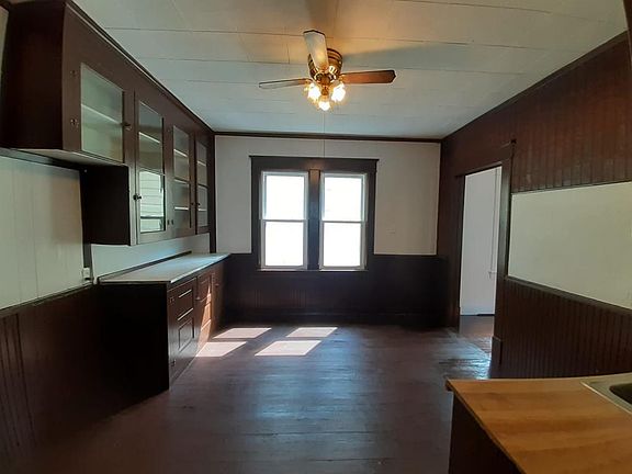 2nd image of 197 Leslie St