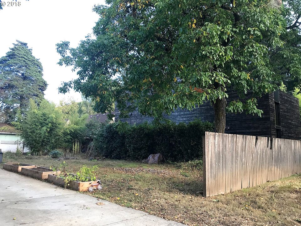 1st image of 7918 N Wayland Ave